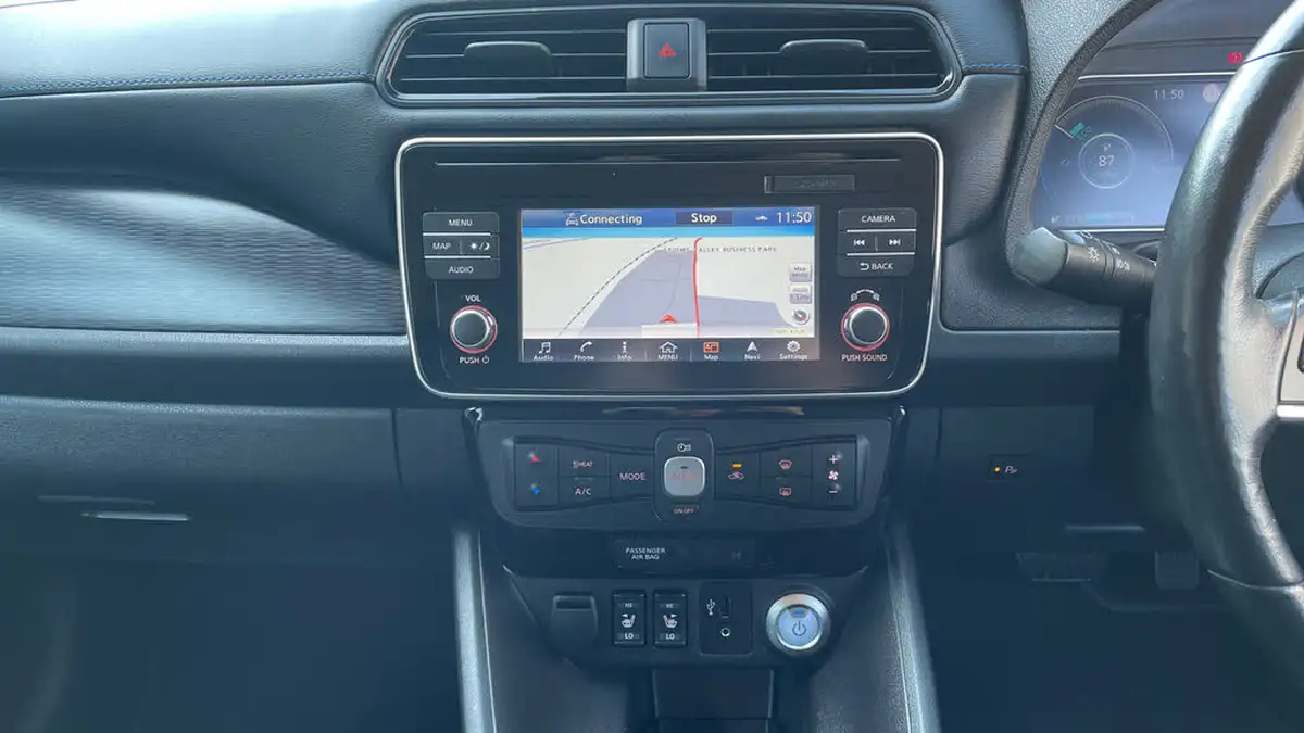 2018-nissan-leaf-e-n-connecta-big-11