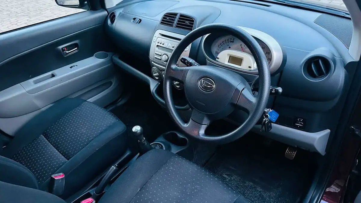 2009-daihatsu-sirion-13-se-big-11