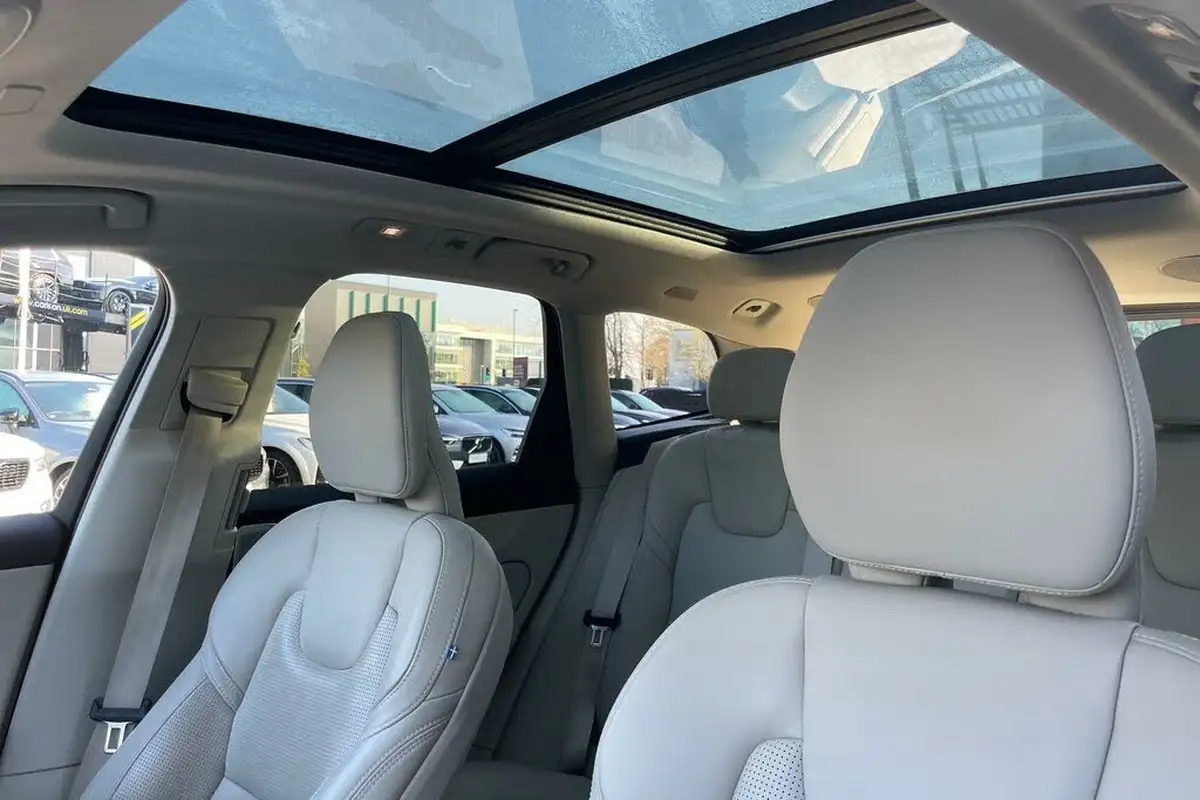 2023-volvo-xc60-20-t8-ultimate-dark-big-27