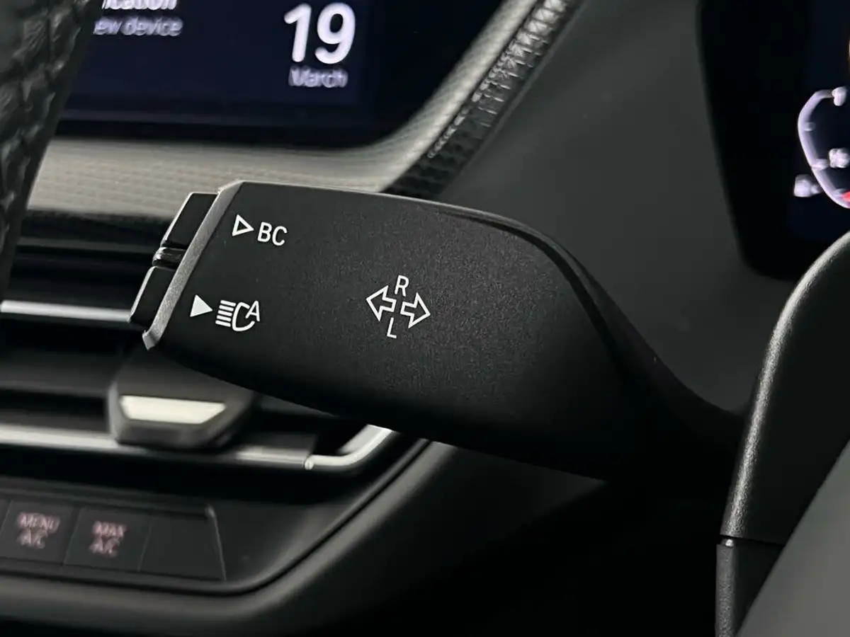 2021-bmw-1-series-15-118i-sport-lcp-big-22