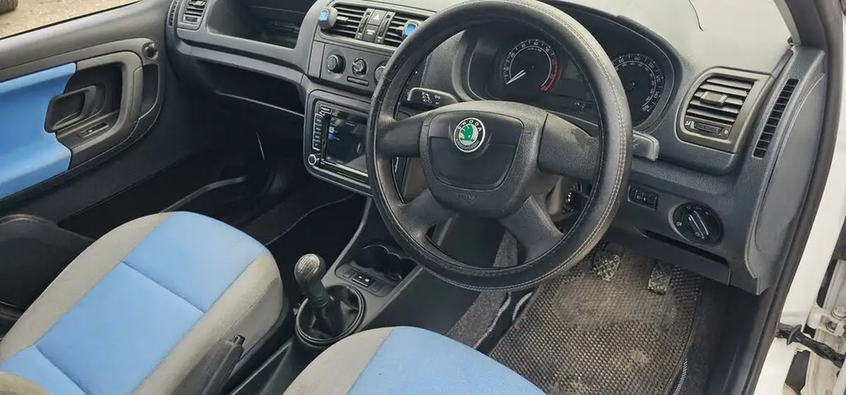 2009-skoda-fabia-12-1-6v-60bhp-hatchback-big-9