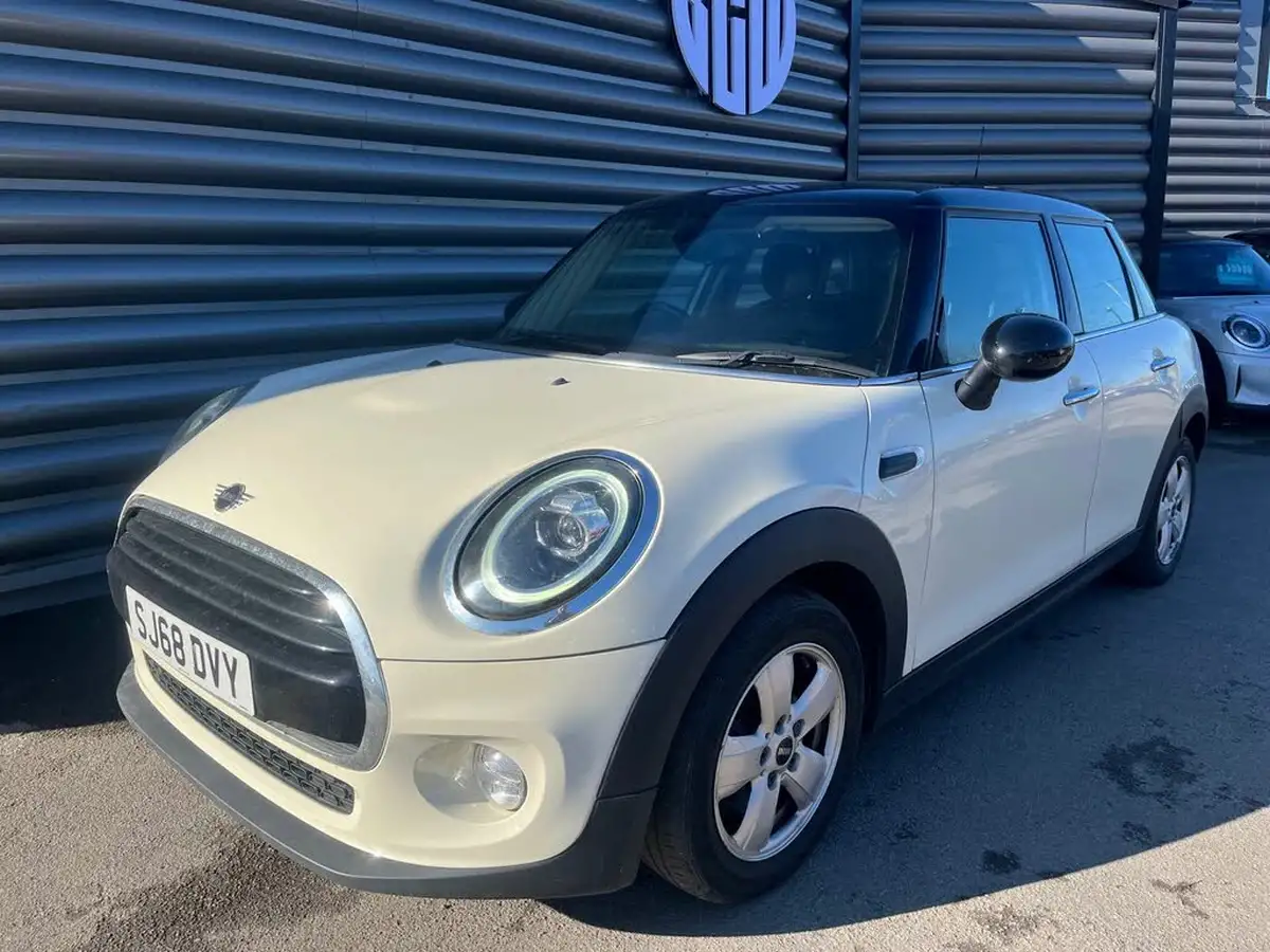 2018-mini-cooper-15-cooper-classic-ss-hatchback-5d-auto-big-3