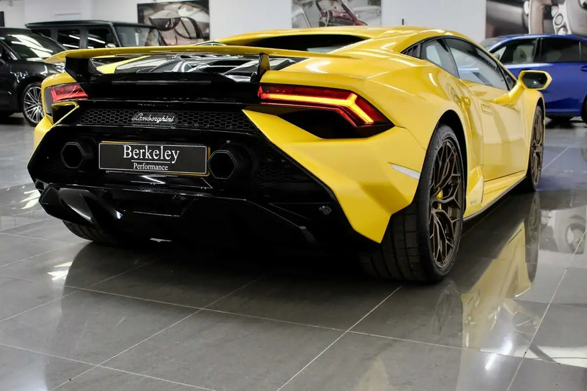2023-lamborghini-huracan-52-tecnica-big-31