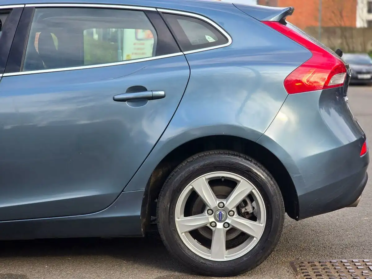 2014-volvo-v40-20td-d3-se-nav-big-29