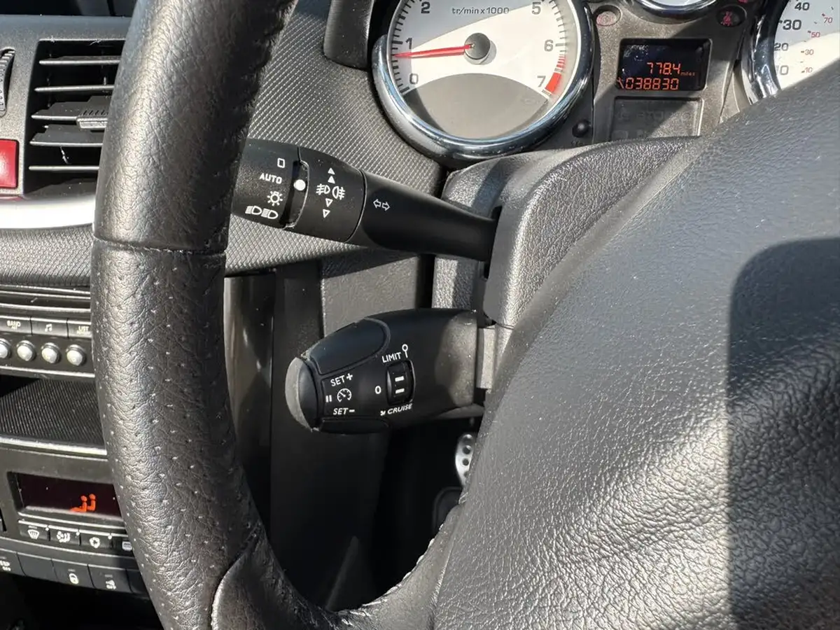 2010-peugeot-207-cc-16-gt-vti-120-09-big-12