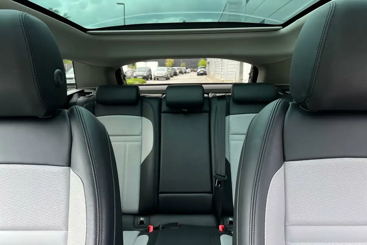 2024-land-rover-range-rover-evoque-15-p300e-dynamic-hse-big-34