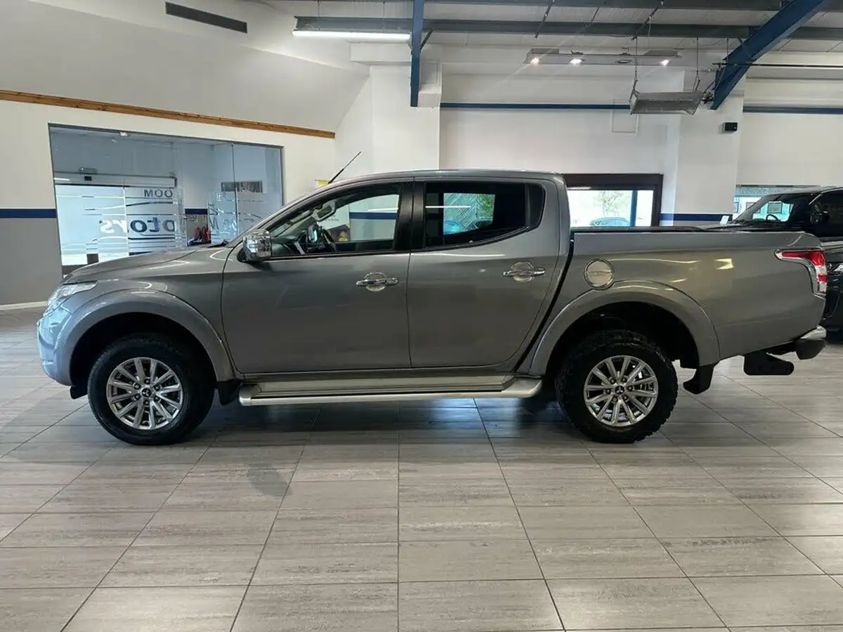 2019-mitsubishi-l200-24di-d-barbarian-eu6-big-3