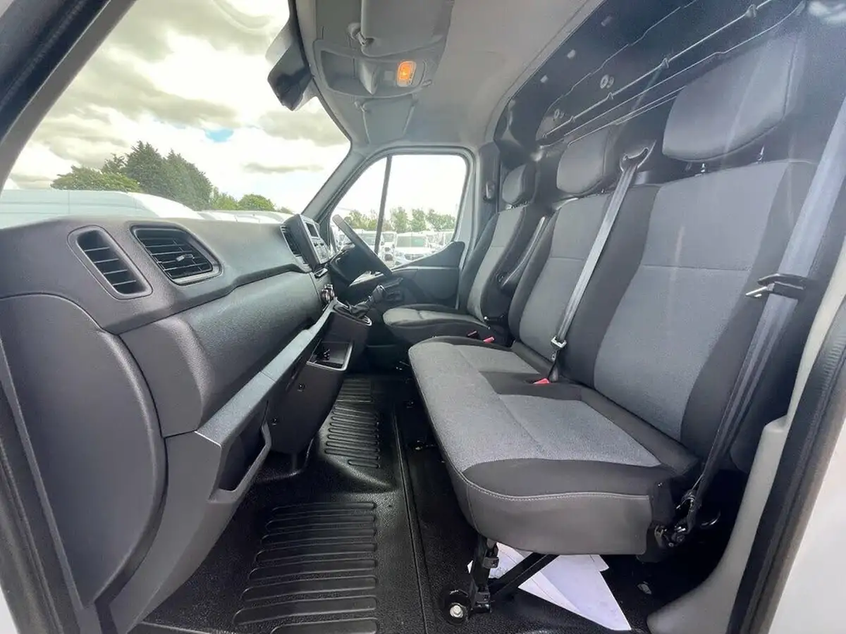 2020-renault-master-23dci-lm35-135-business-panel-big-25