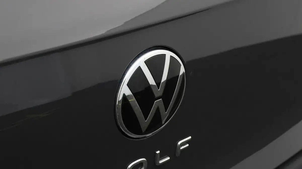 2022-volkswagen-golf-15-tsi-life-130ps-hatchback-big-19