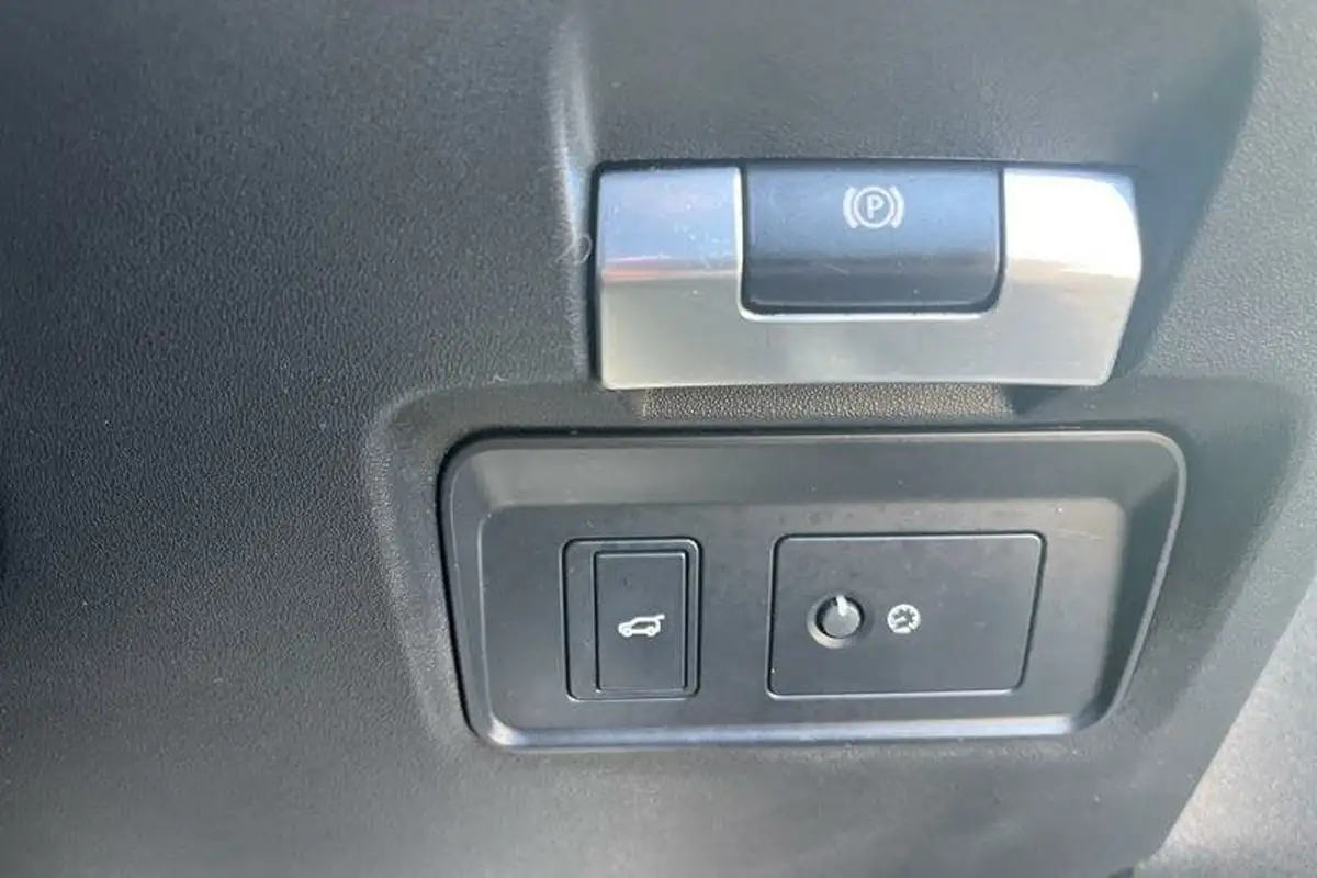 2020-land-rover-discovery-sport-20-d180-se-big-23