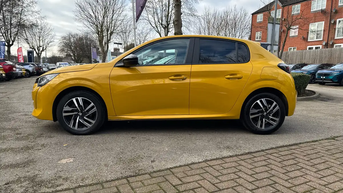2023-peugeot-208-12-puretech-active-premium-100ps-eat8-big-5