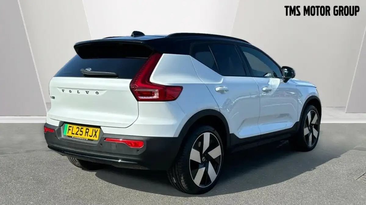 2025-volvo-ex40-e-ultra-big-6