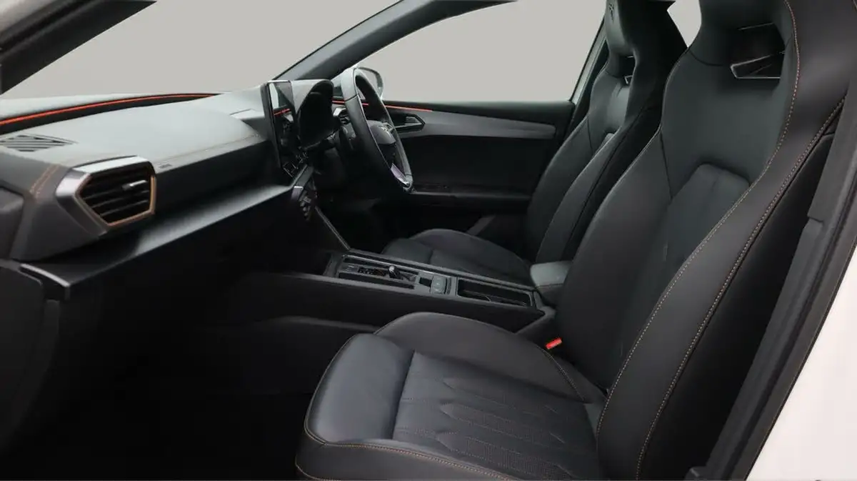 2023-cupra-leon-nf-20-tsi-vz3-300ps-hatchback-big-14