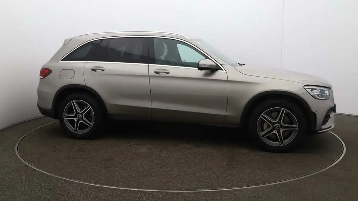 2022-mercedes-benz-glc-class-20d-glc220d-amg-line-195ps-station-wagon-5d-1950cc-4matic-plus-big-41