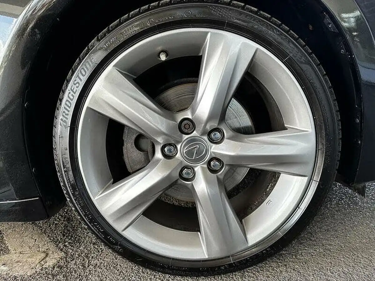2014-lexus-is-300h-25-premier-big-21