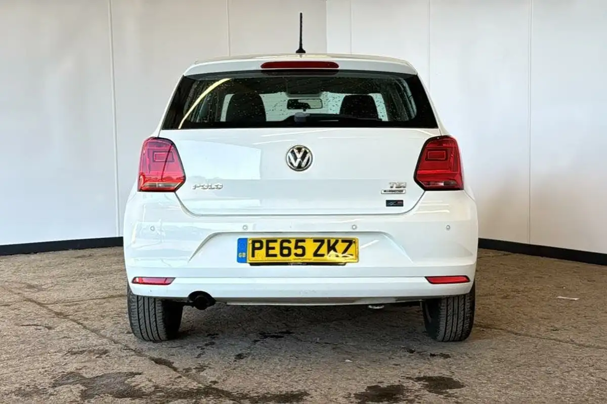 2015-volkswagen-polo-12-tsi-se-5d-big-7