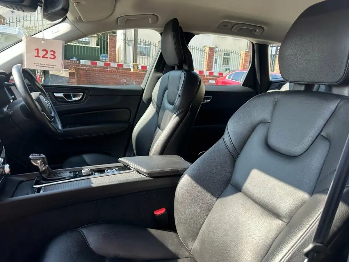 2018-volvo-xc60-20td-d4-momentum-pro-awd-geartronic-big-19