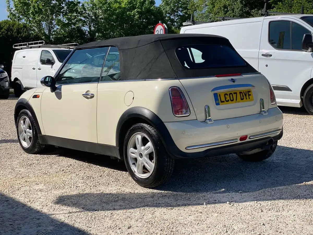 2007-mini-cooper-16-one-90bhp-convertible-2d-big-46