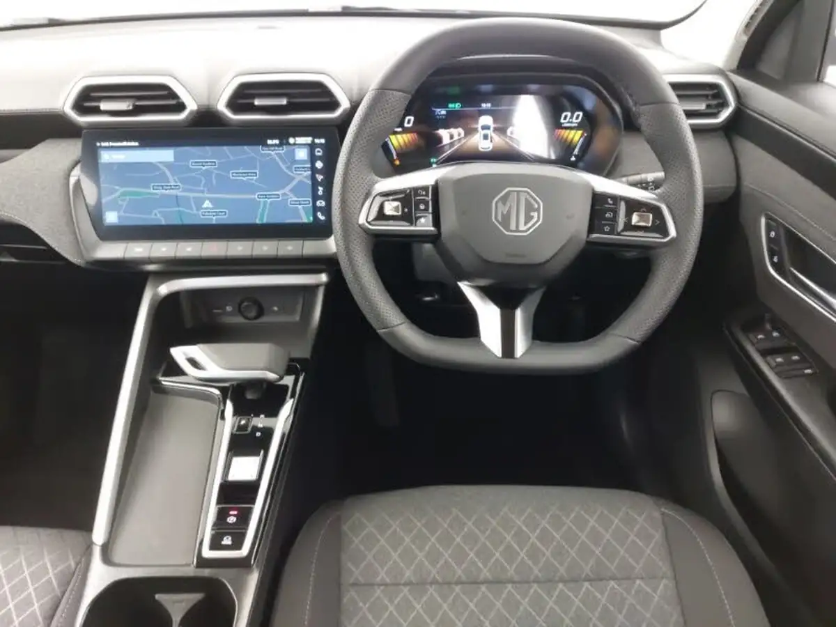 2025-mg-zs-suv-15-se-196ps-hybrid-1498cc-auto-big-6
