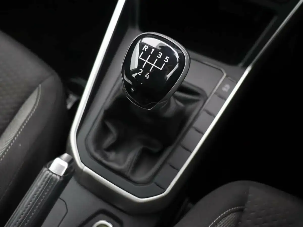 2022-volkswagen-polo-10-life-big-21