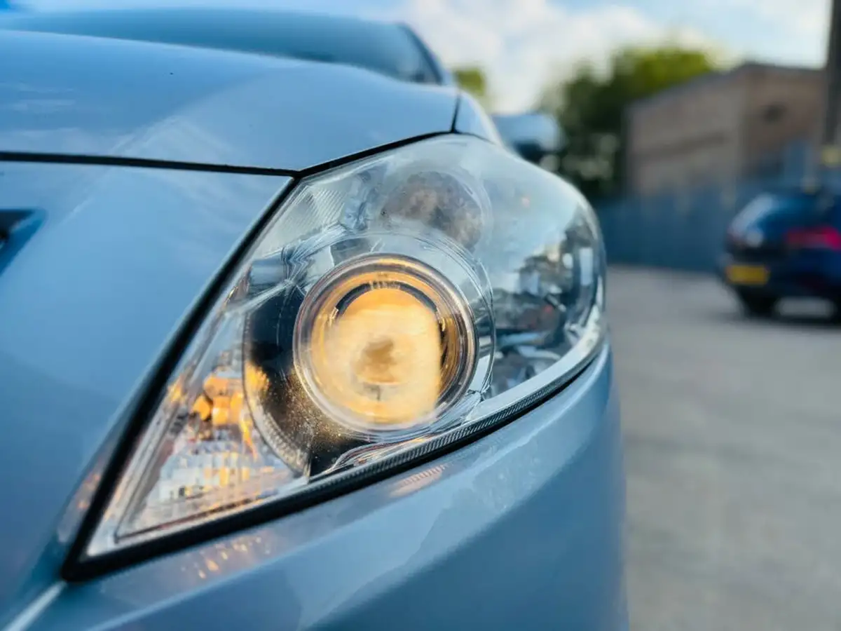 2012-toyota-auris-16-tr-big-53