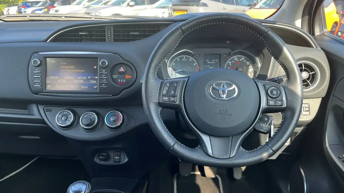 2020-toyota-yaris-15-vvt-i-y20-111bhp-1496cc-big-5