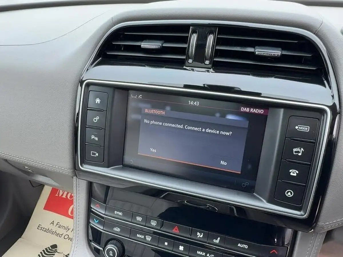 2018-jaguar-f-pace-20i-portfolio-300ps-awd-1999cc-big-47