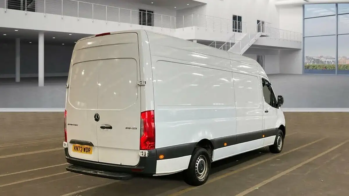 2023-mercedes-benz-sprinter-big-3