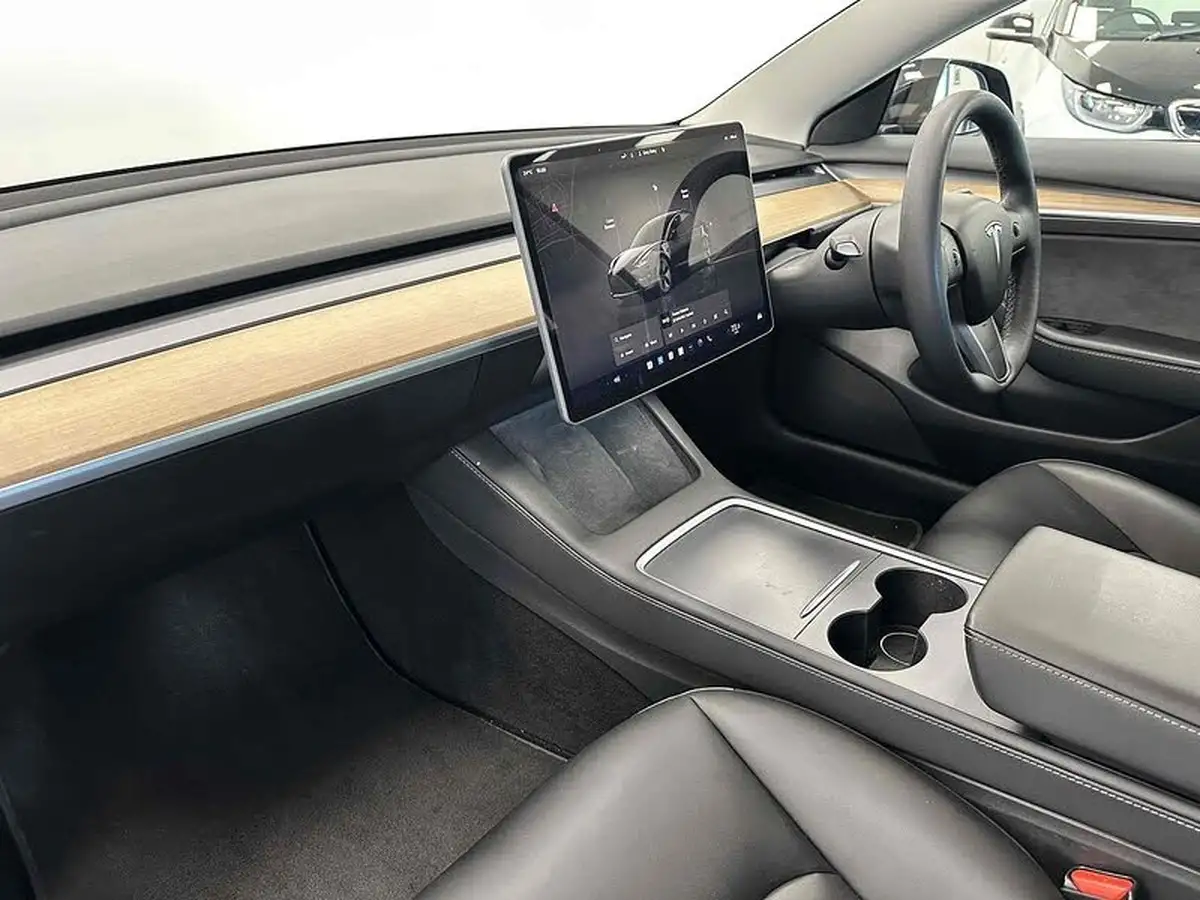 2022-tesla-model-3-e-long-range-big-10