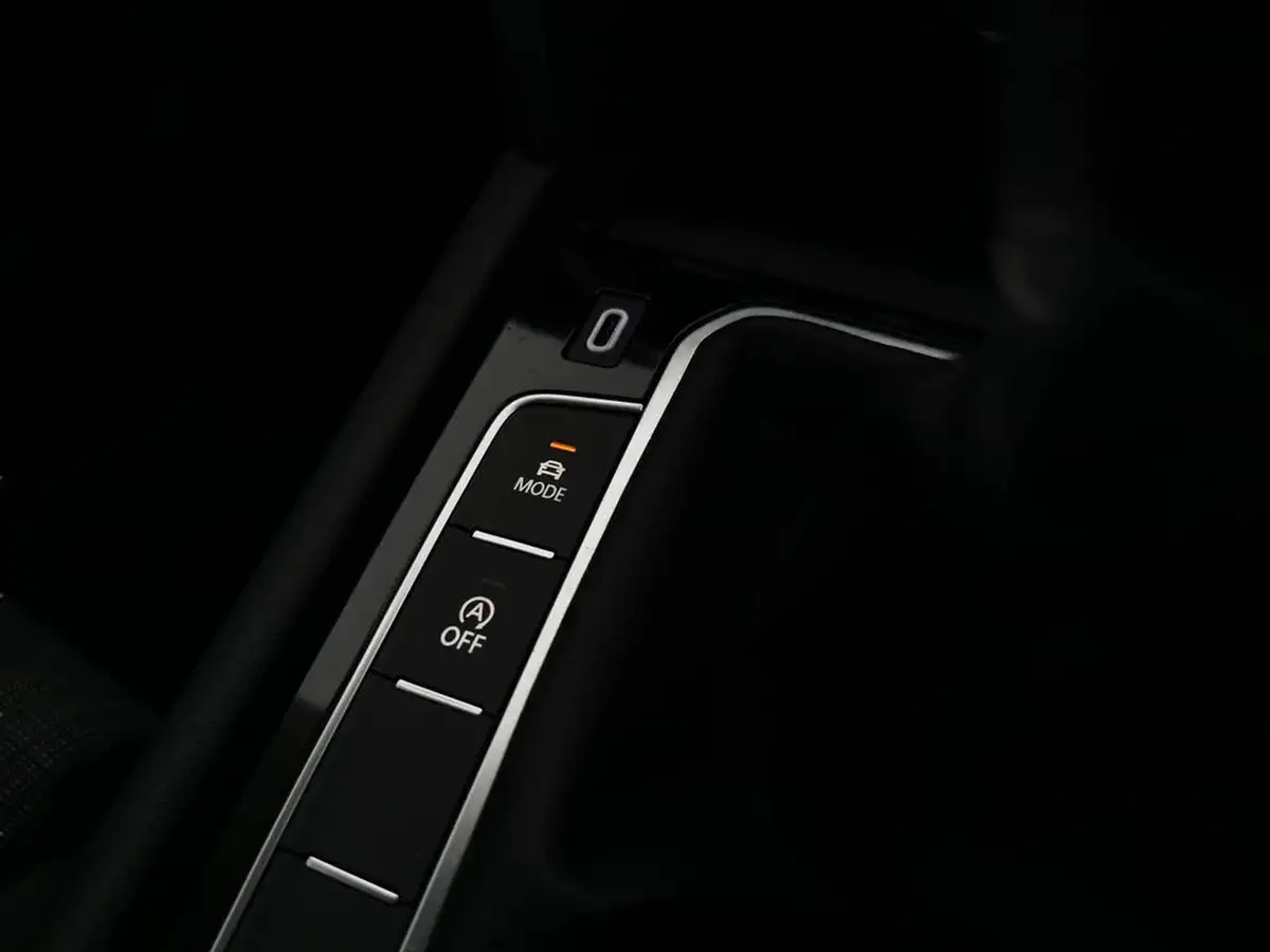 2020-volkswagen-passat-15-tsi-se-nav-saloon-4d-big-17