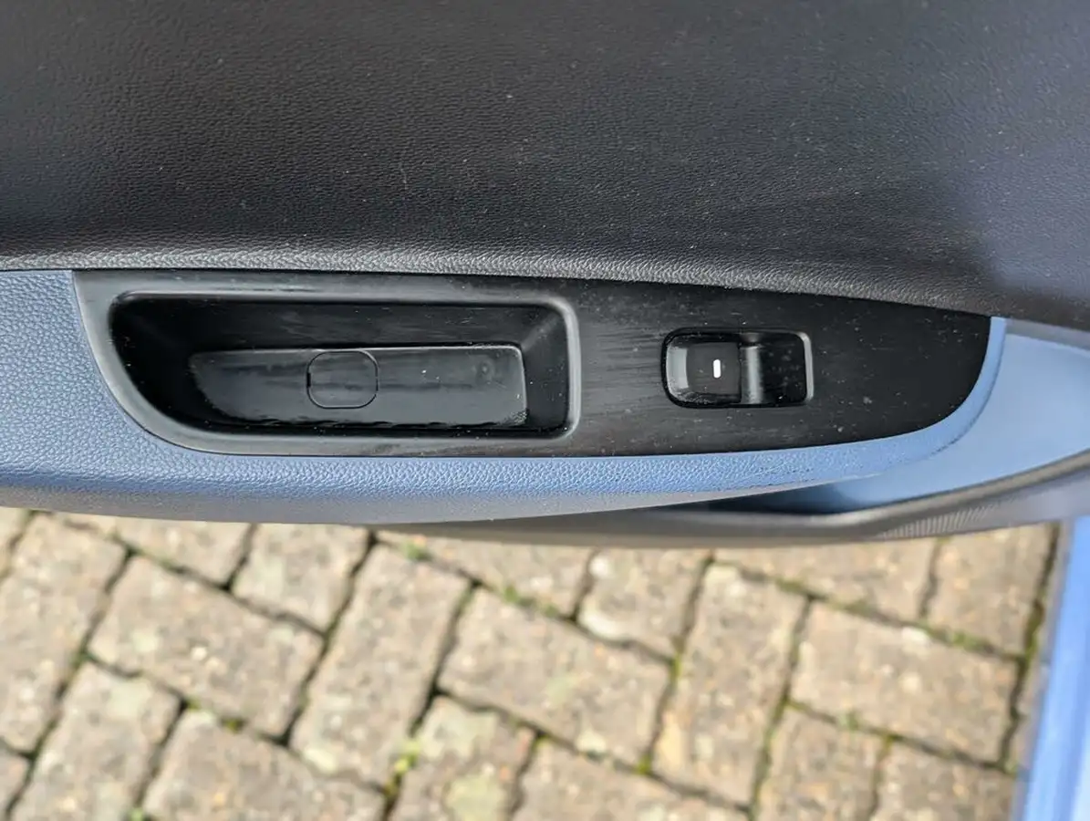 2016-hyundai-i10-12-premium-big-31
