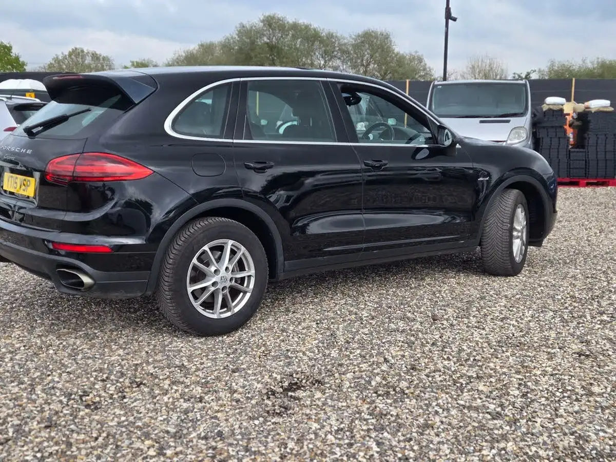 2015-porsche-cayenne-30td-big-70