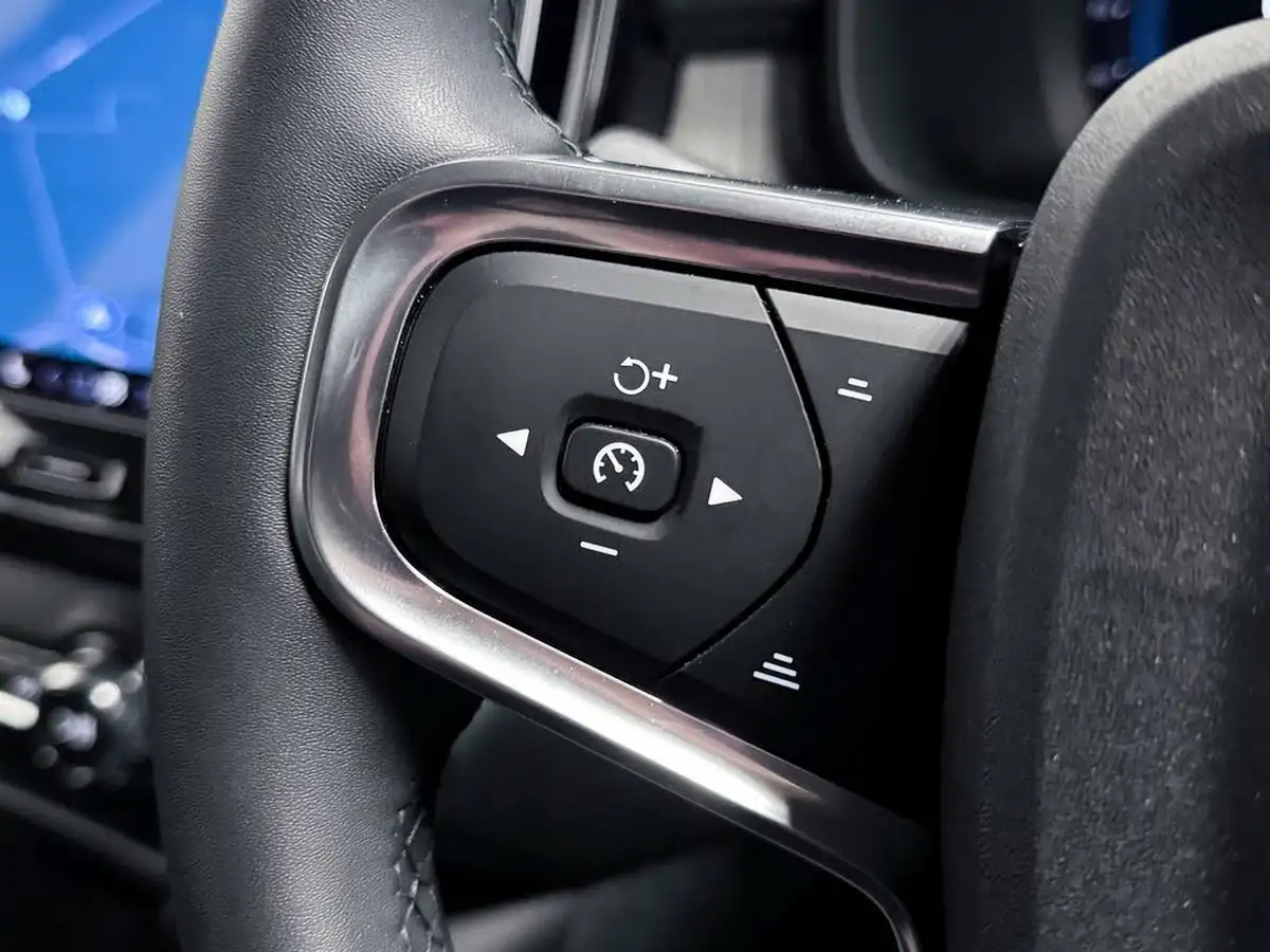 2023-volvo-xc40-20-b3-plus-big-31