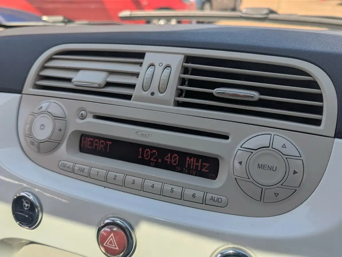2011-fiat-500-12-lounge-big-14