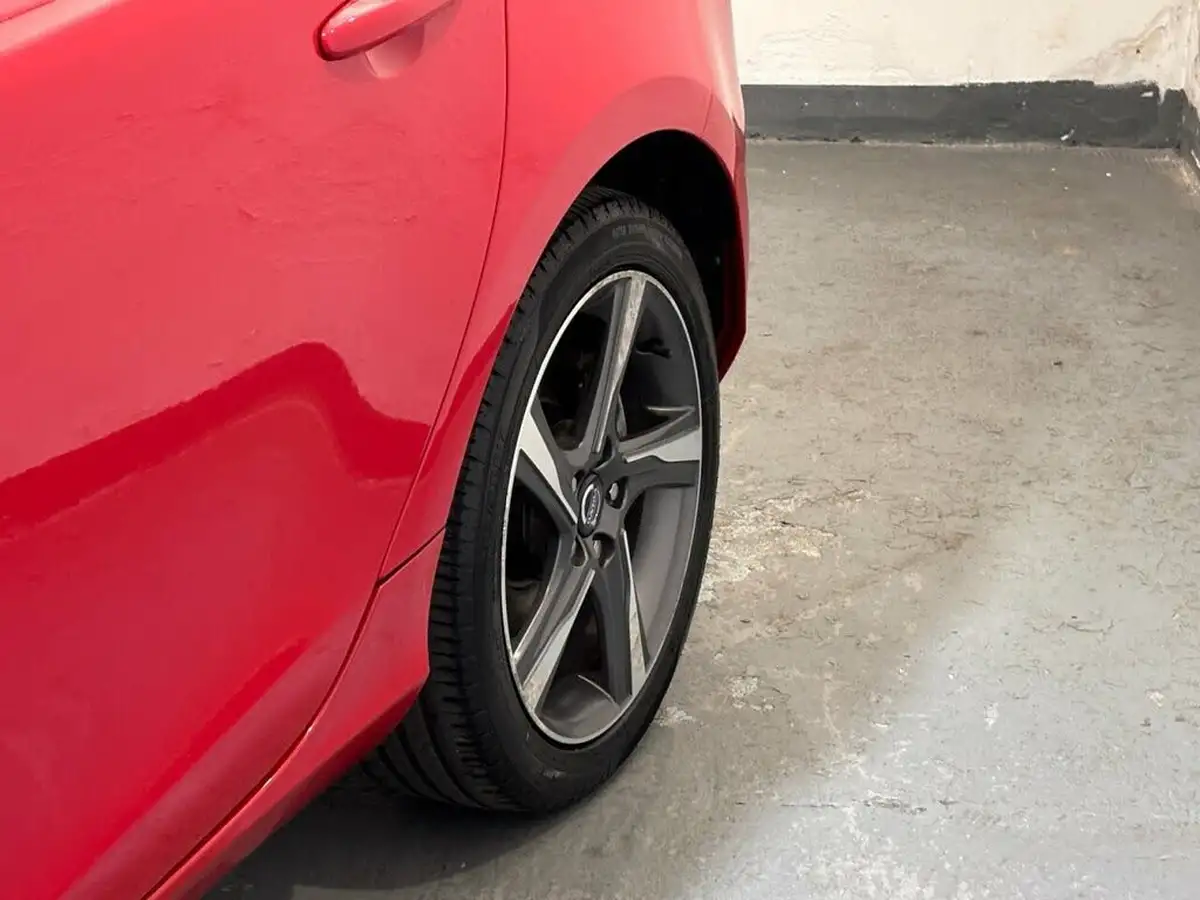2015-volvo-v40-16td-d2-r-design-big-4