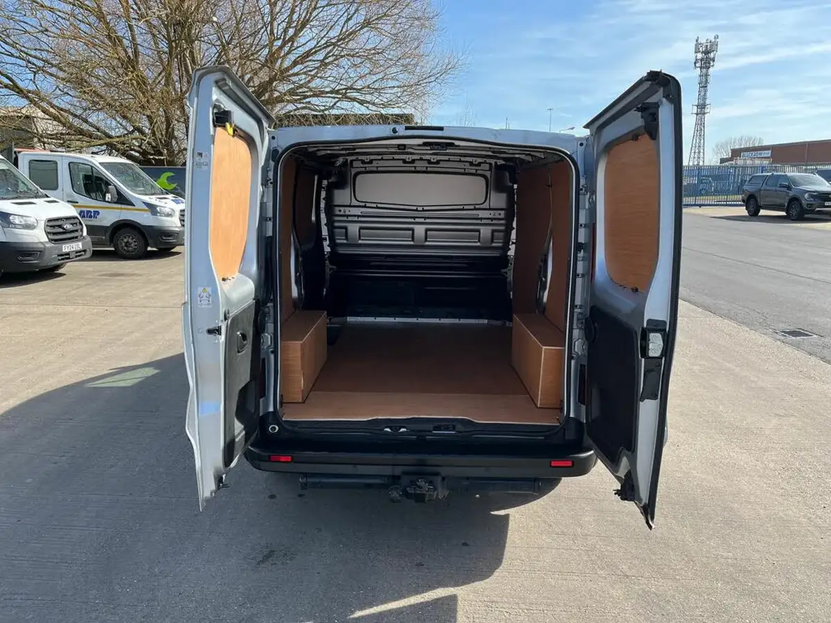 2024-nissan-primastar-20dci-tekna-28-l1h1-130pseu6d-big-9