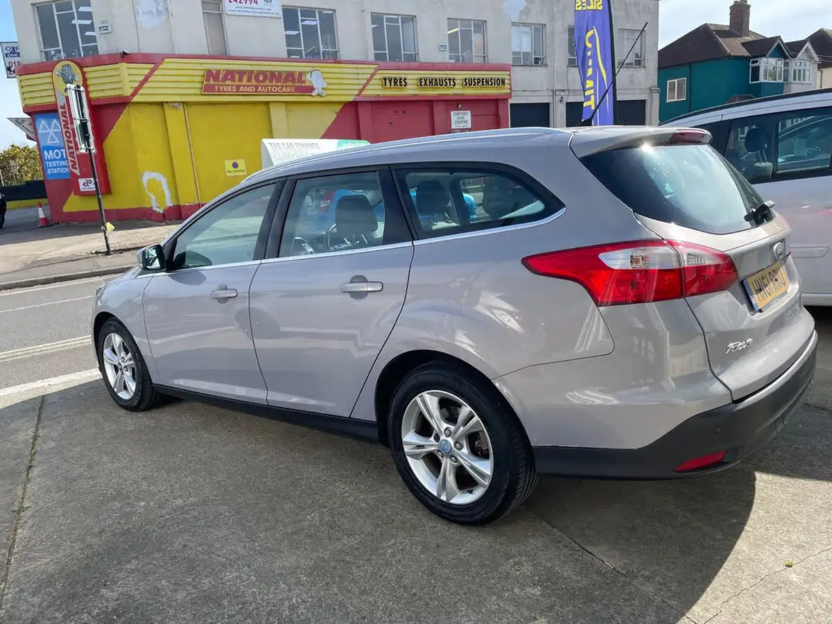 2012-ford-focus-16-zetec-ti-vct-125ps-estate-powershift-big-3