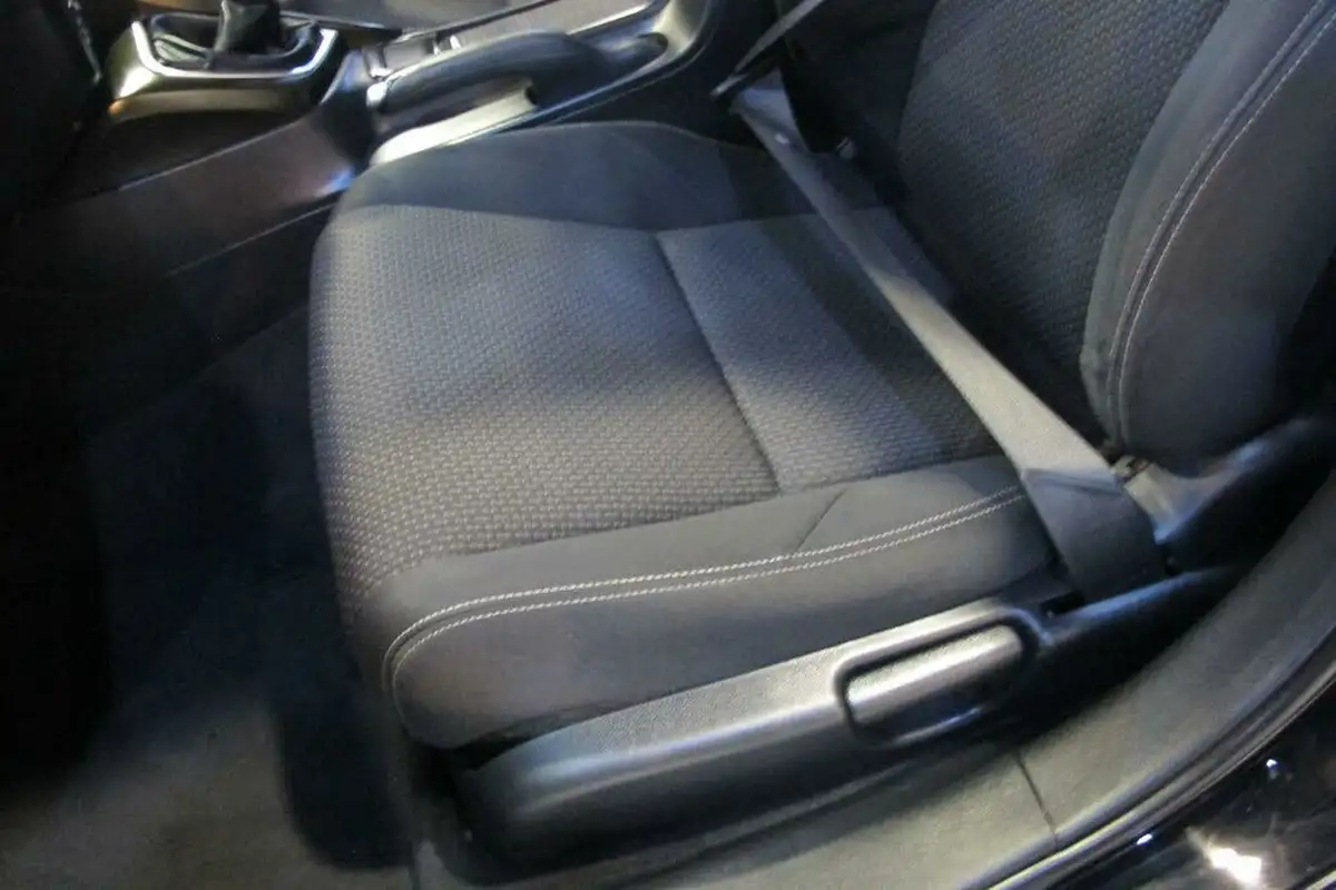 2016-honda-civic-14-i-vtec-se-plus-navi-big-35