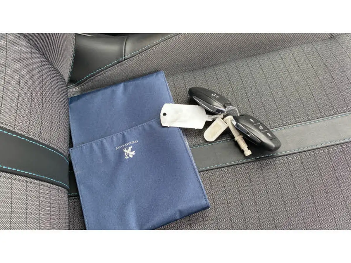 2021-peugeot-208-12-puretech-allure-premium-100bhp-big-18