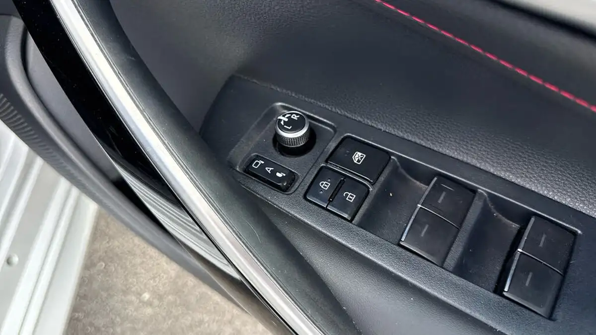 2021-toyota-corolla-18-vvt-i-excel-trk-hatchback-big-25