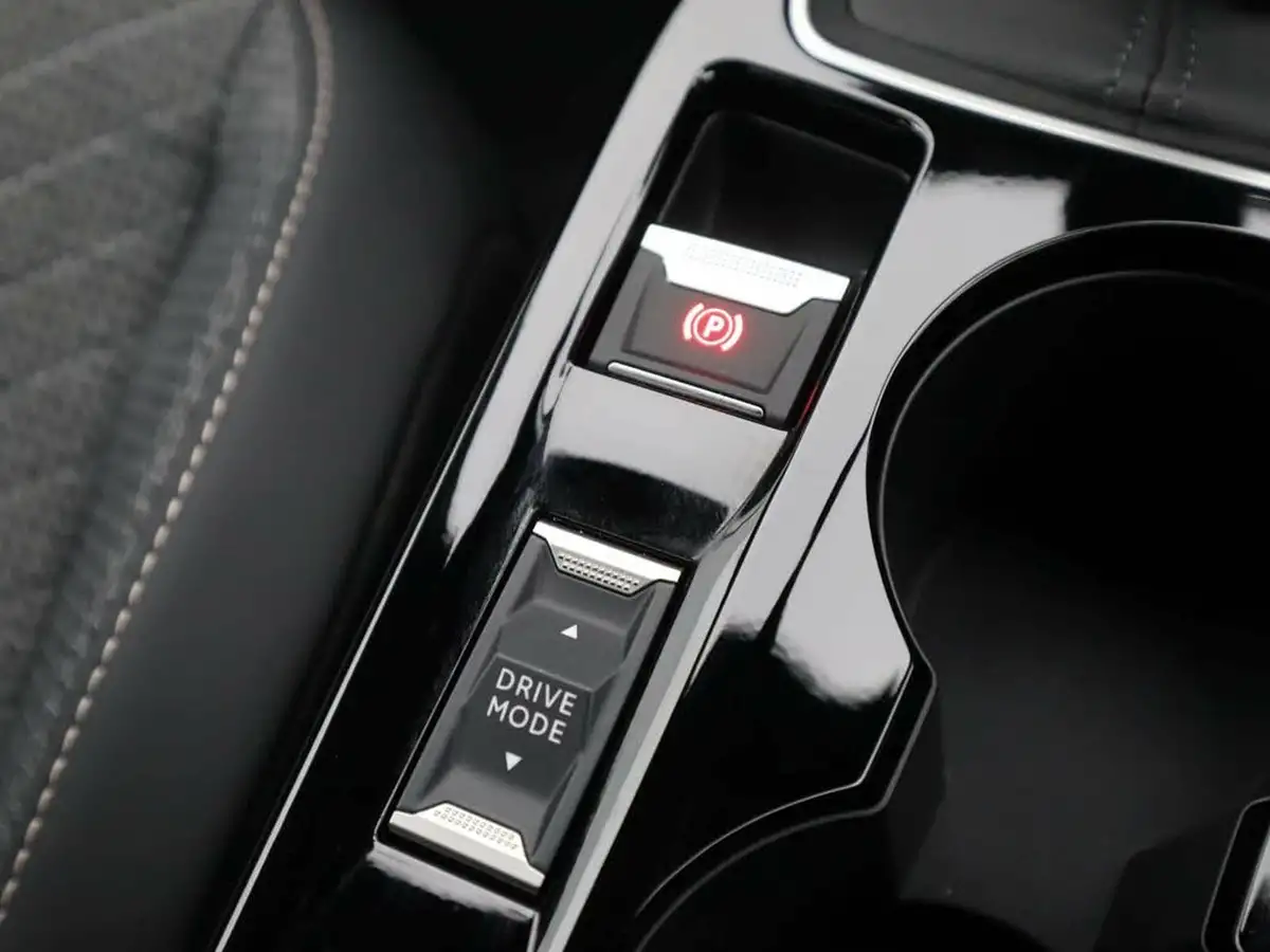 2025-peugeot-2008-suv-12-puretech-allure-130ps-big-19