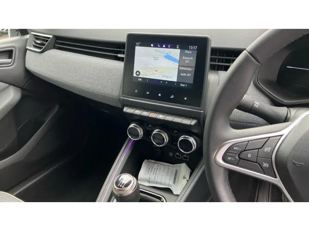 2024-renault-clio-10-tce-techno-big-13
