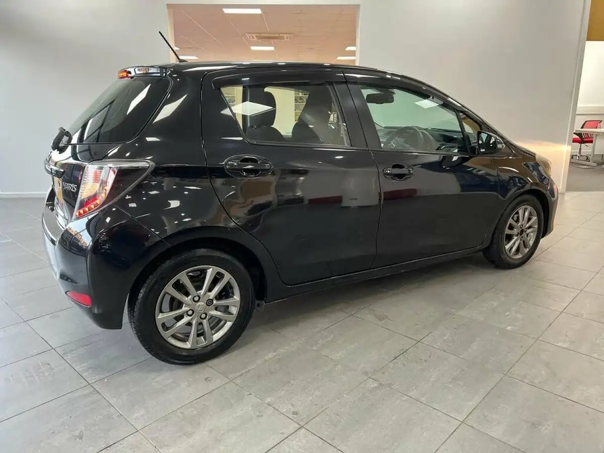 2014-toyota-yaris-133-icon-m-drive-s-big-6