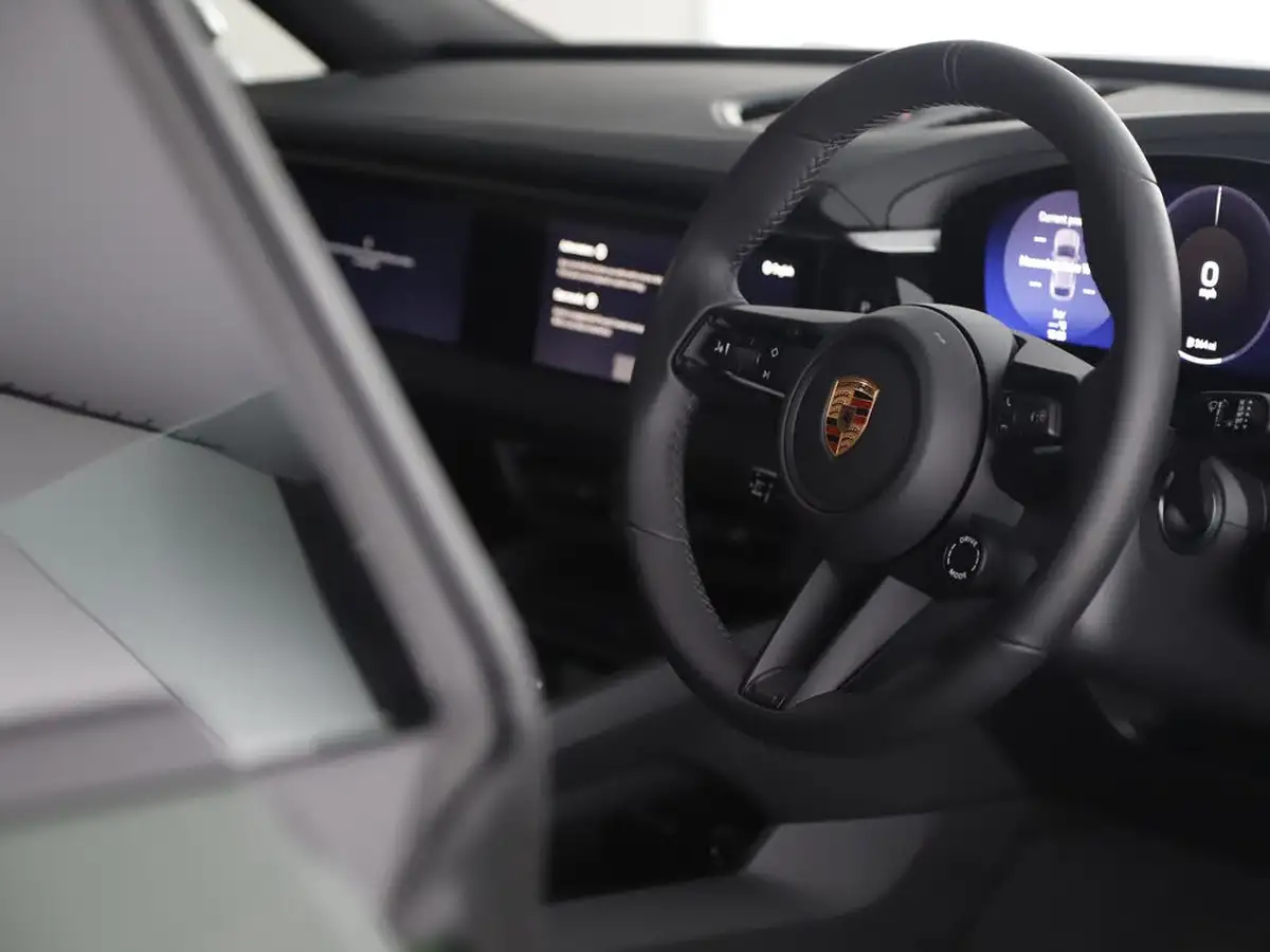 2025-porsche-macan-e-electric-big-22