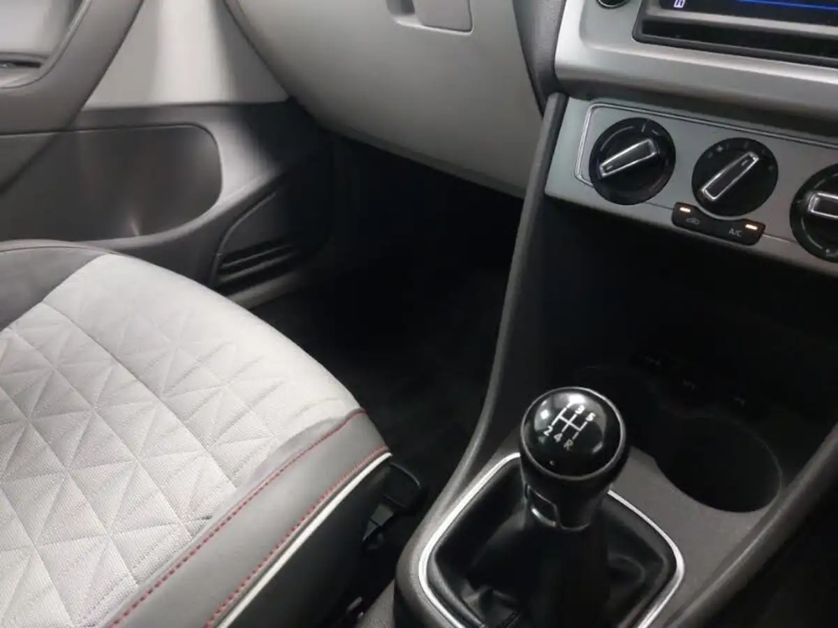 2018-volkswagen-polo-10-beats-65ps-5d-big-17