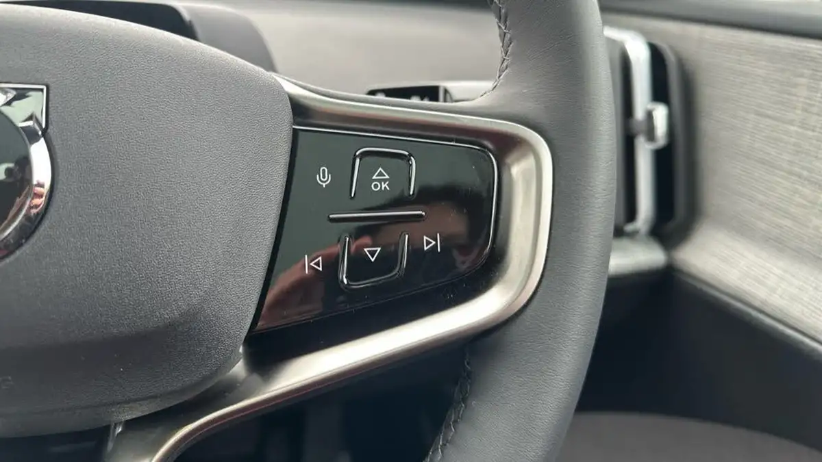 2025-volvo-ex30-e-single-motor-ultra-big-18