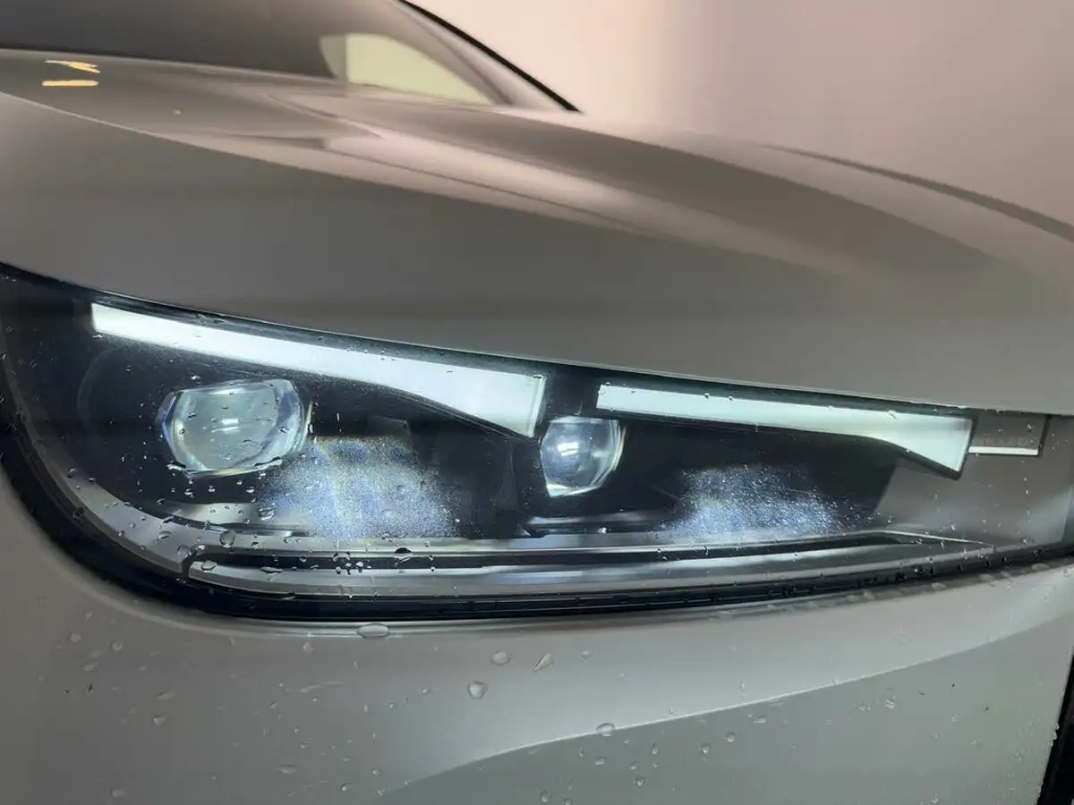 2022-bmw-ix-e-xdrive-50-m-sport-big-36