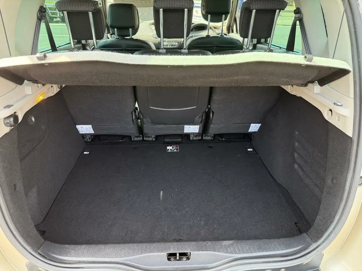 2011-renault-scenic-15dci-dynamique-tom-tom-fap-big-12