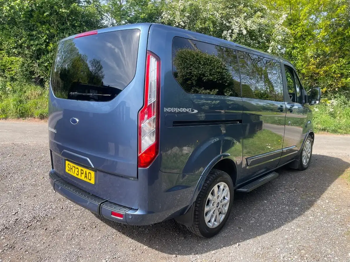 2024-ford-tourneo-custom-big-11