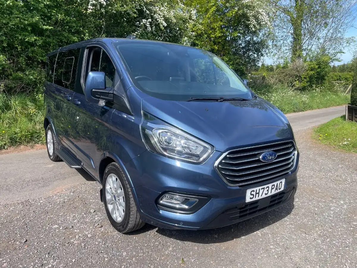 2024-ford-tourneo-custom-big-15